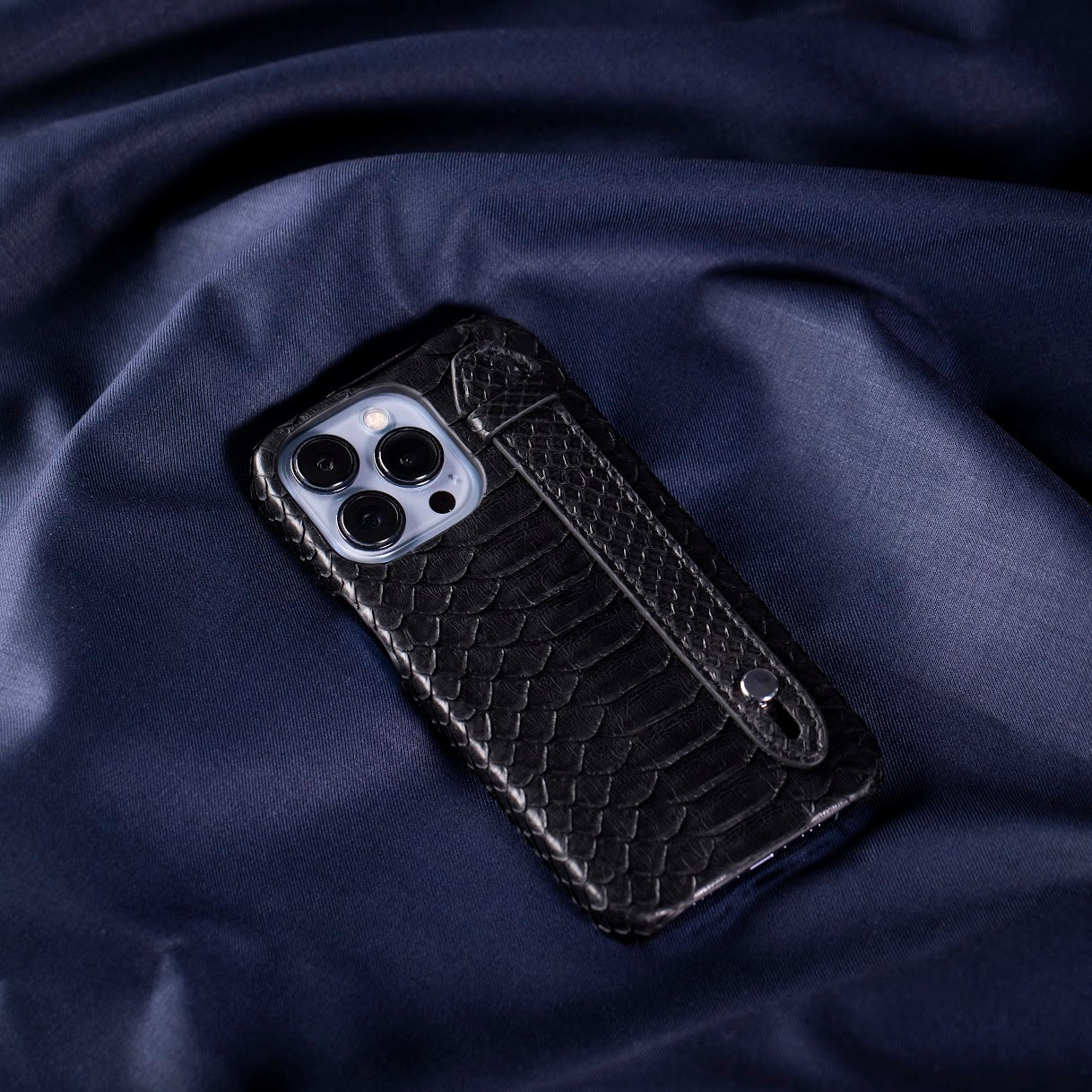 GLANCES: phone case-Black real python leather