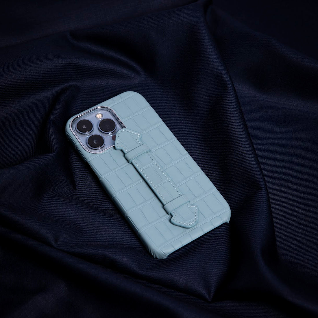 GLANCES: Phone case-Baby blue middle strap