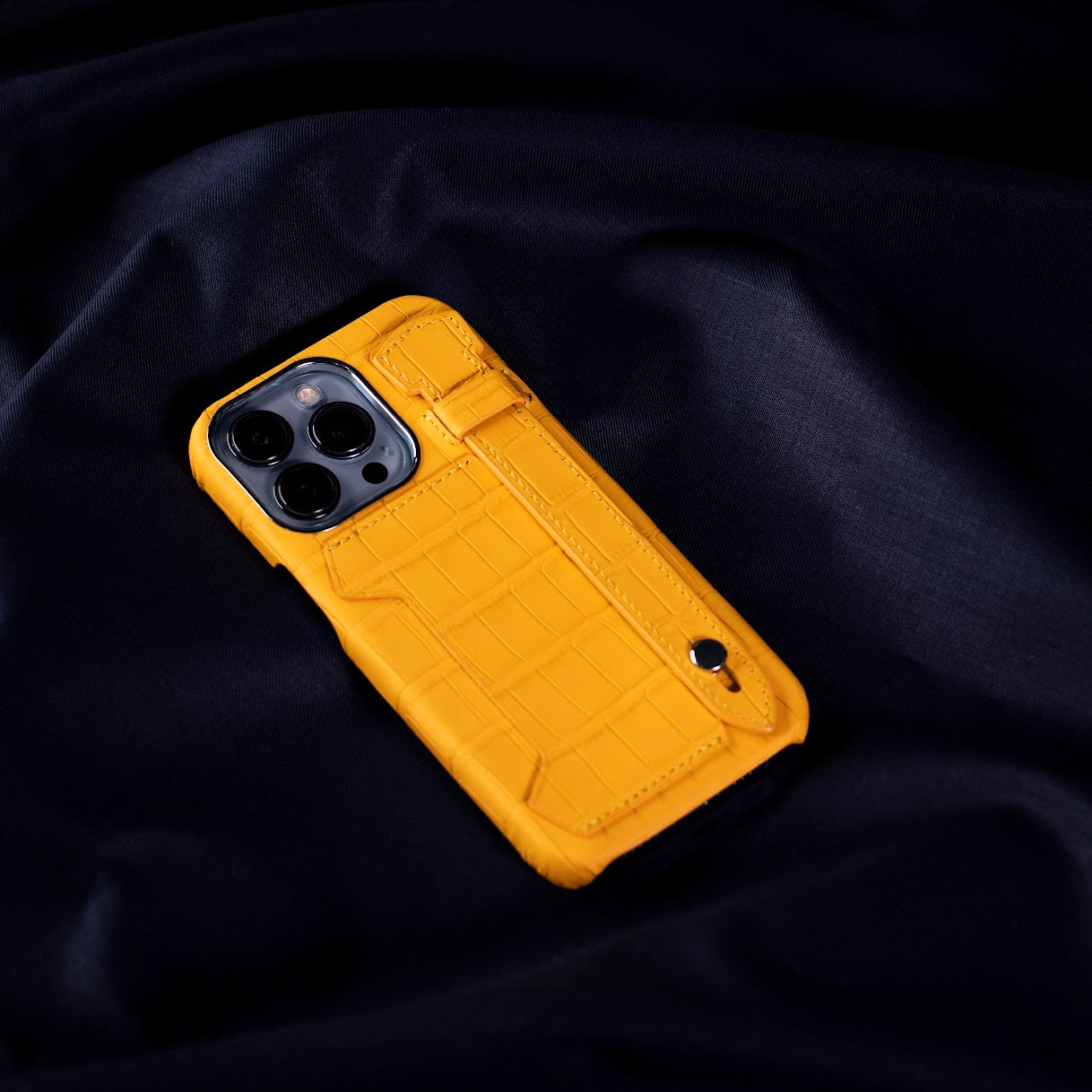 GLANCES: phone case-embossed crocodile yellow