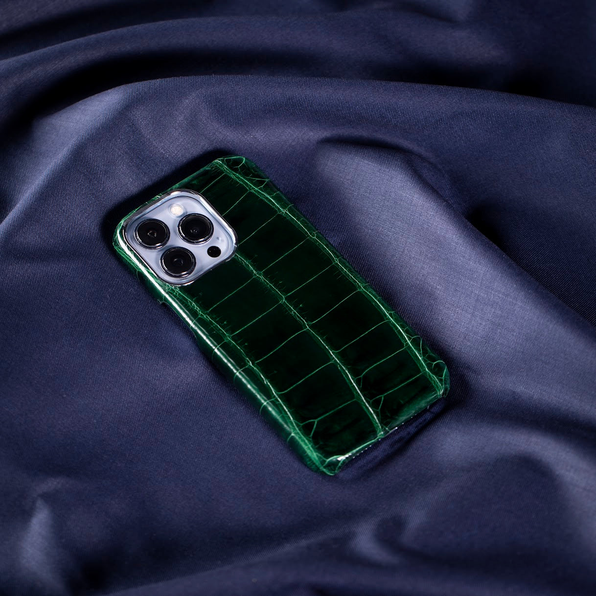 GLANCES: phone case-natural dark green crocodile