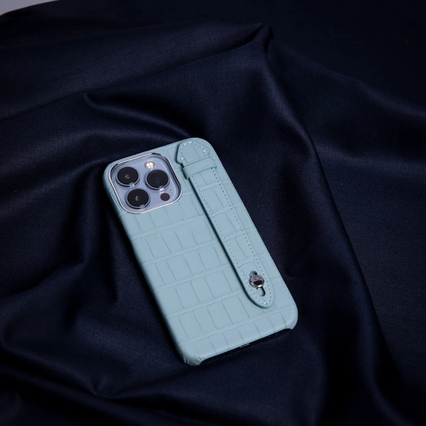 GLANCES: phone case-Baby blue with strap