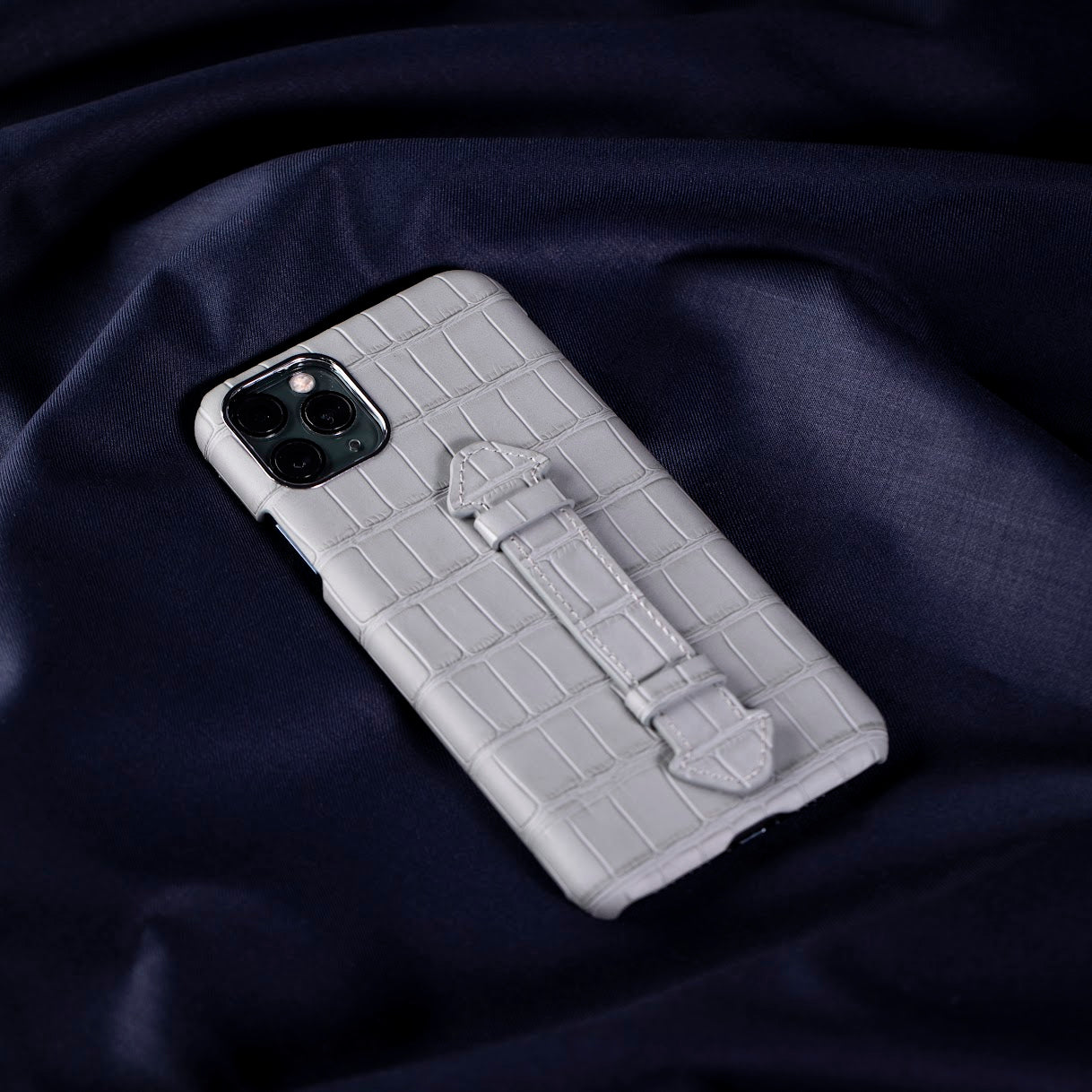 GLANCES: phone case-Gray middle in strap