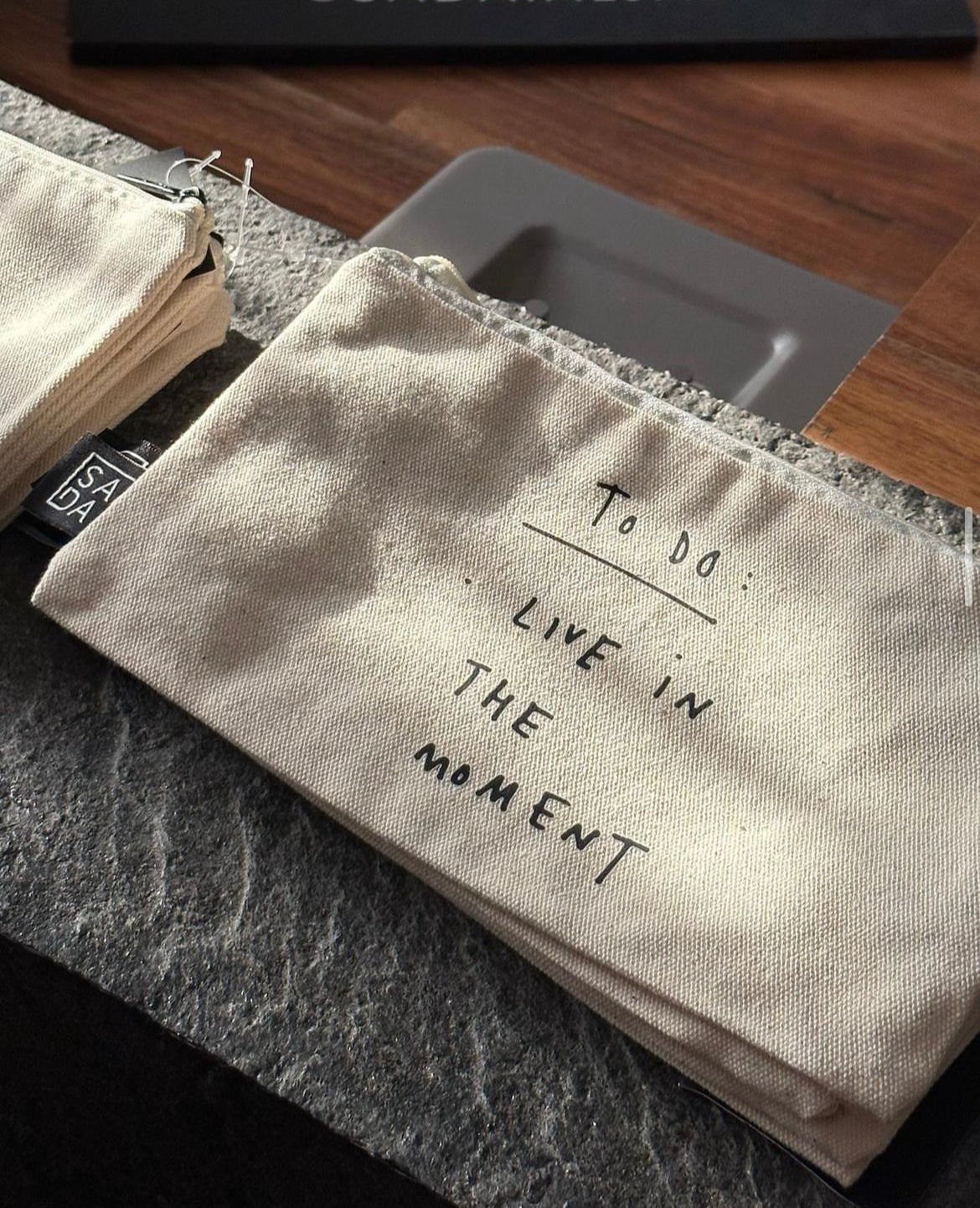 SADA pouch: To do live in the moment-Offwhite